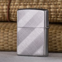 Комплект Zippo Зажигалка Zippo 28182 REG DIAGONAL WEAVE + Подарочная упаковка + Бензин + Кремни